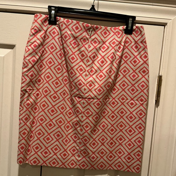 Ann Taylor Geometric Coral & Beige Pencil Skirt - Size 8 EUC fully lined - Picture 3 of 5